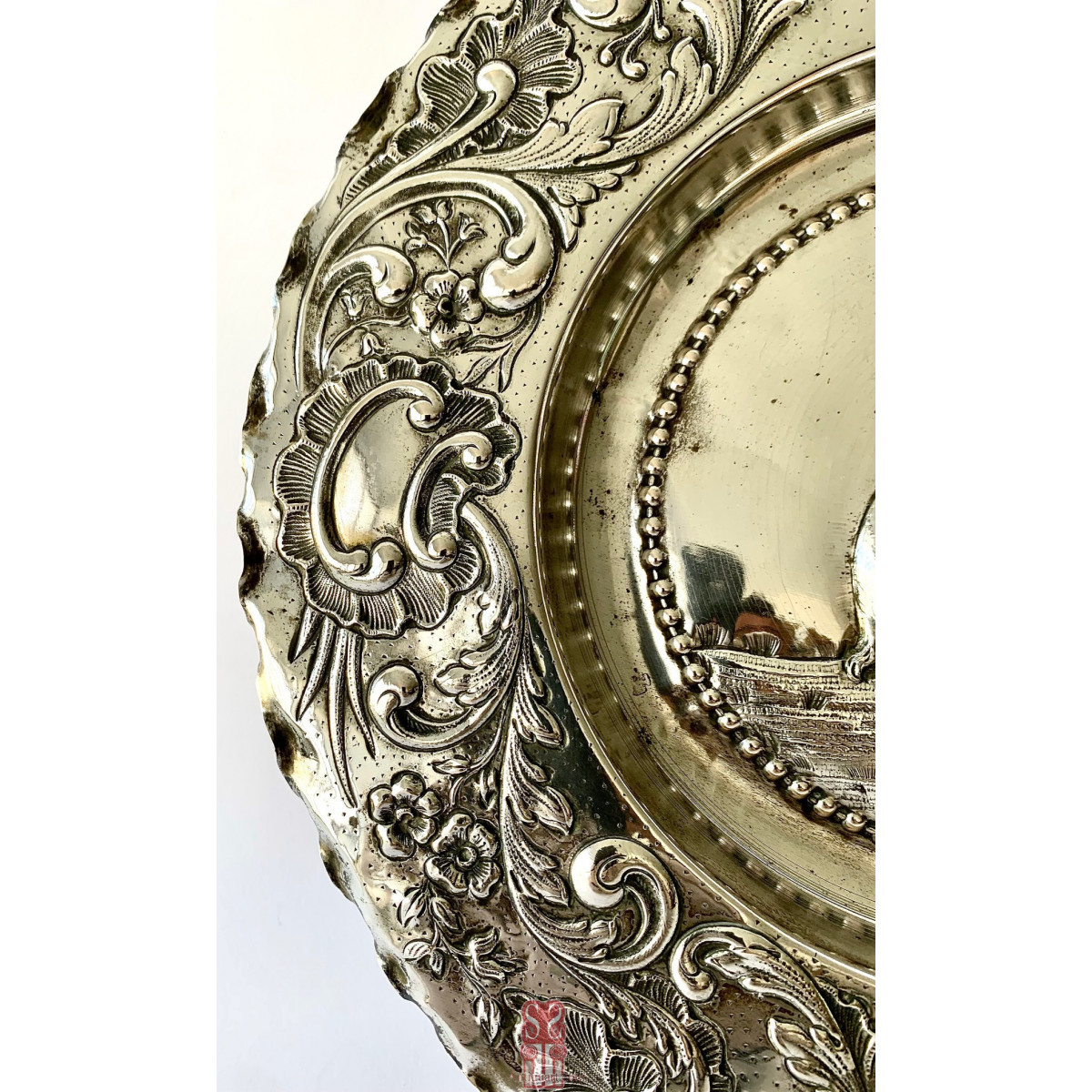 Bandeja de plata de ley cincelada