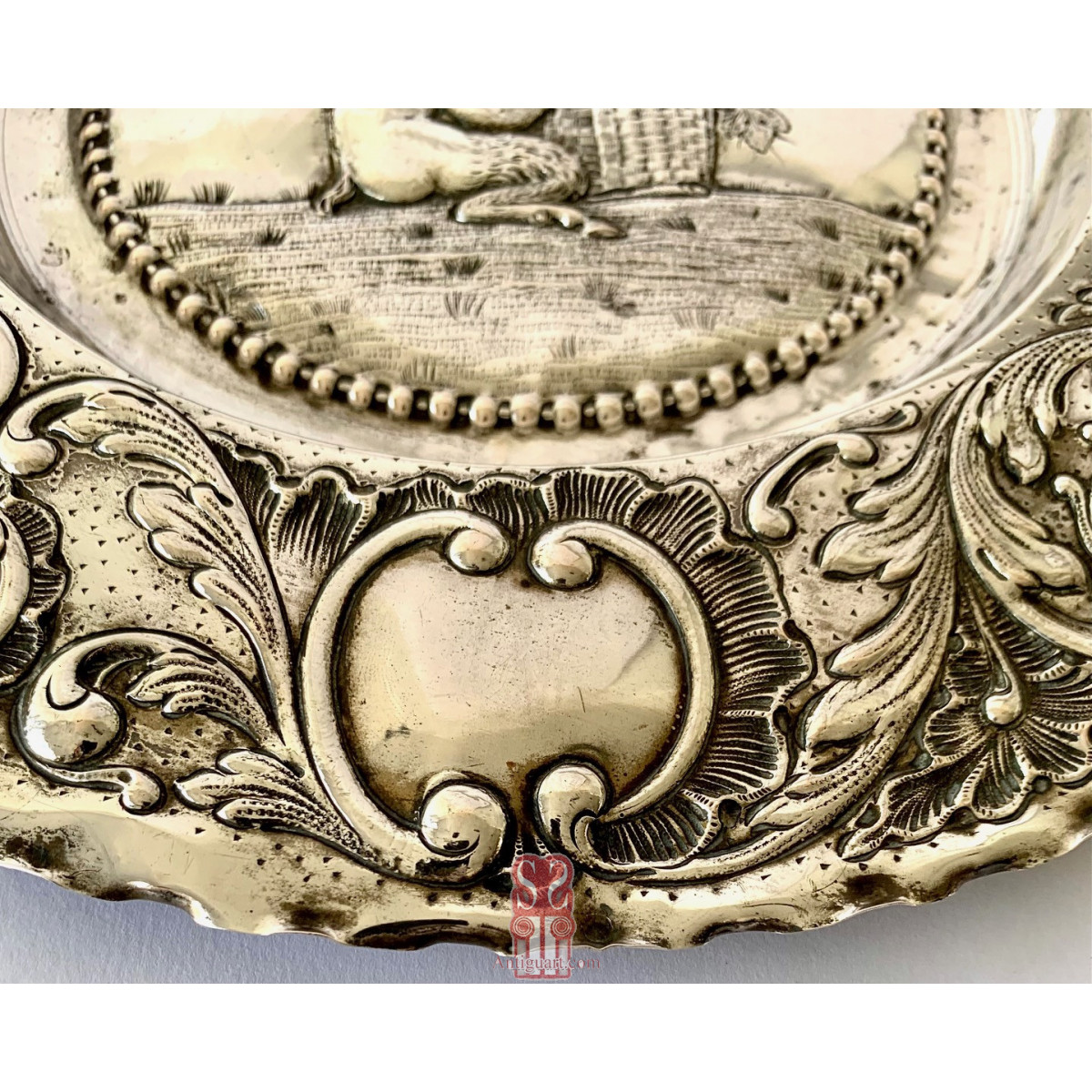 Bandeja de plata de ley cincelada