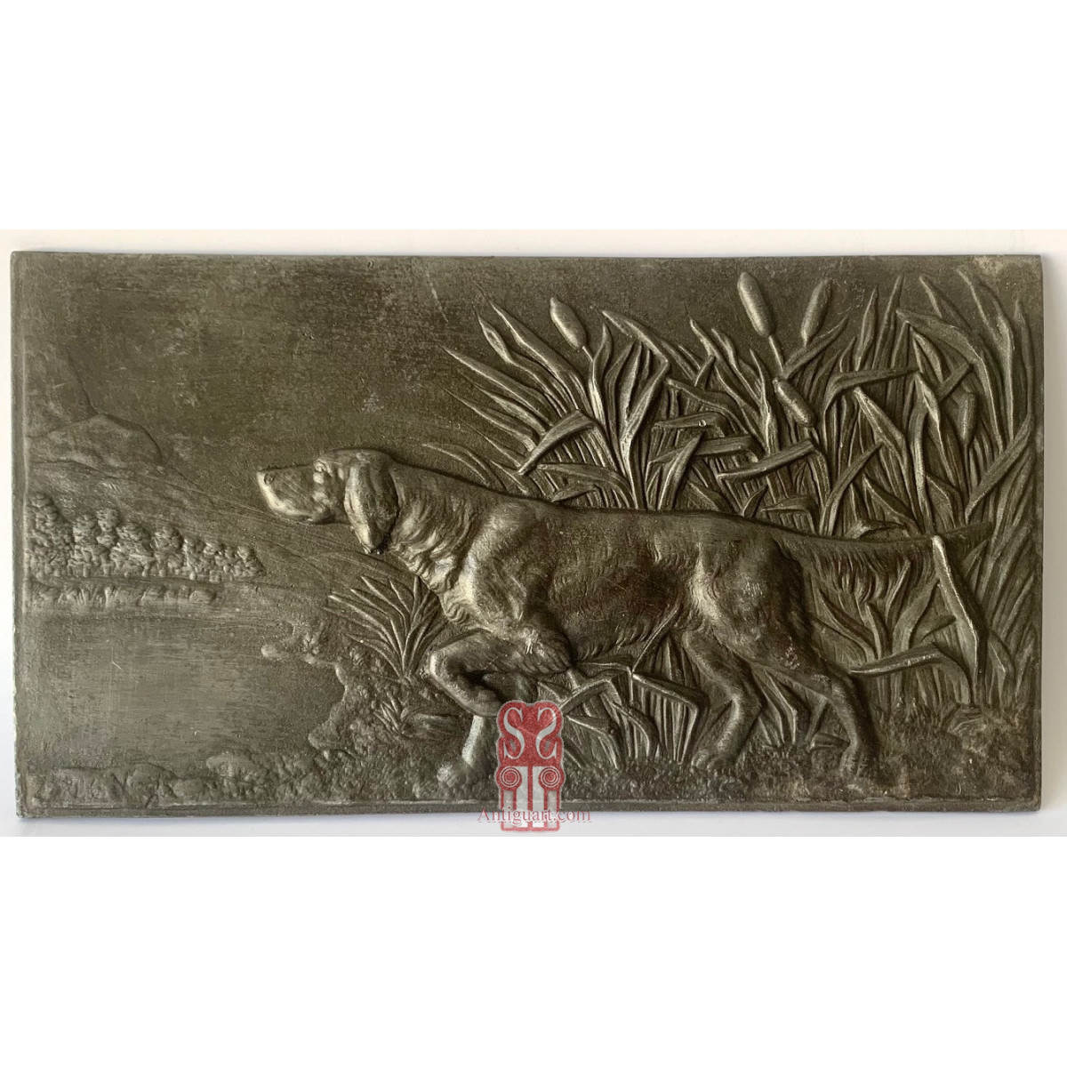 Bajo relieve, escena con perro de caza 1900 circa.