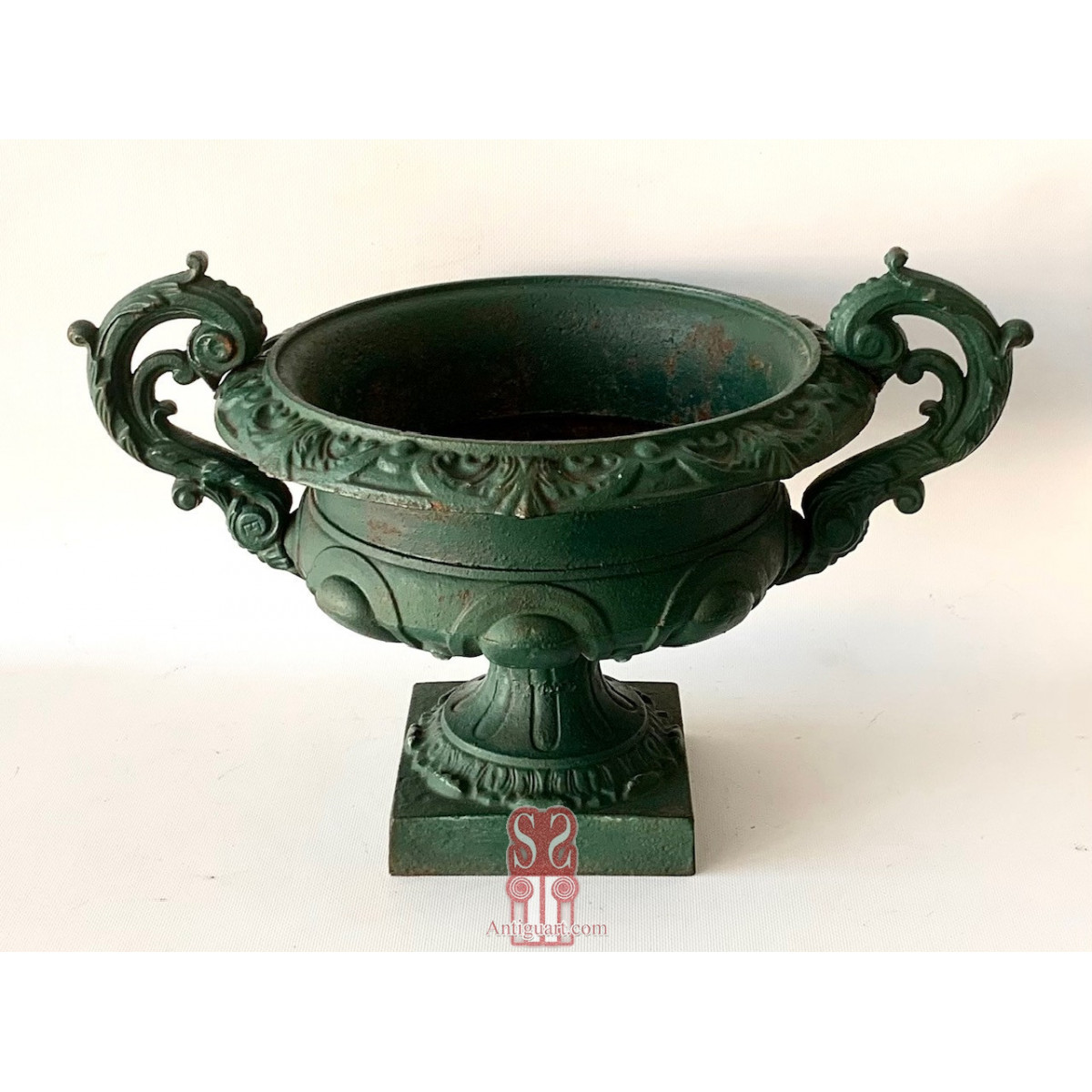 Pareja de copas de hierro de fundición