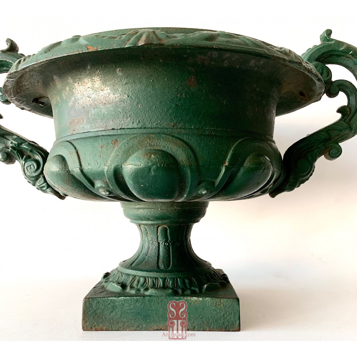 Pareja de copas de hierro de fundición