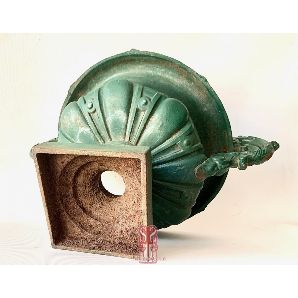 Pareja de copas de hierro de fundición