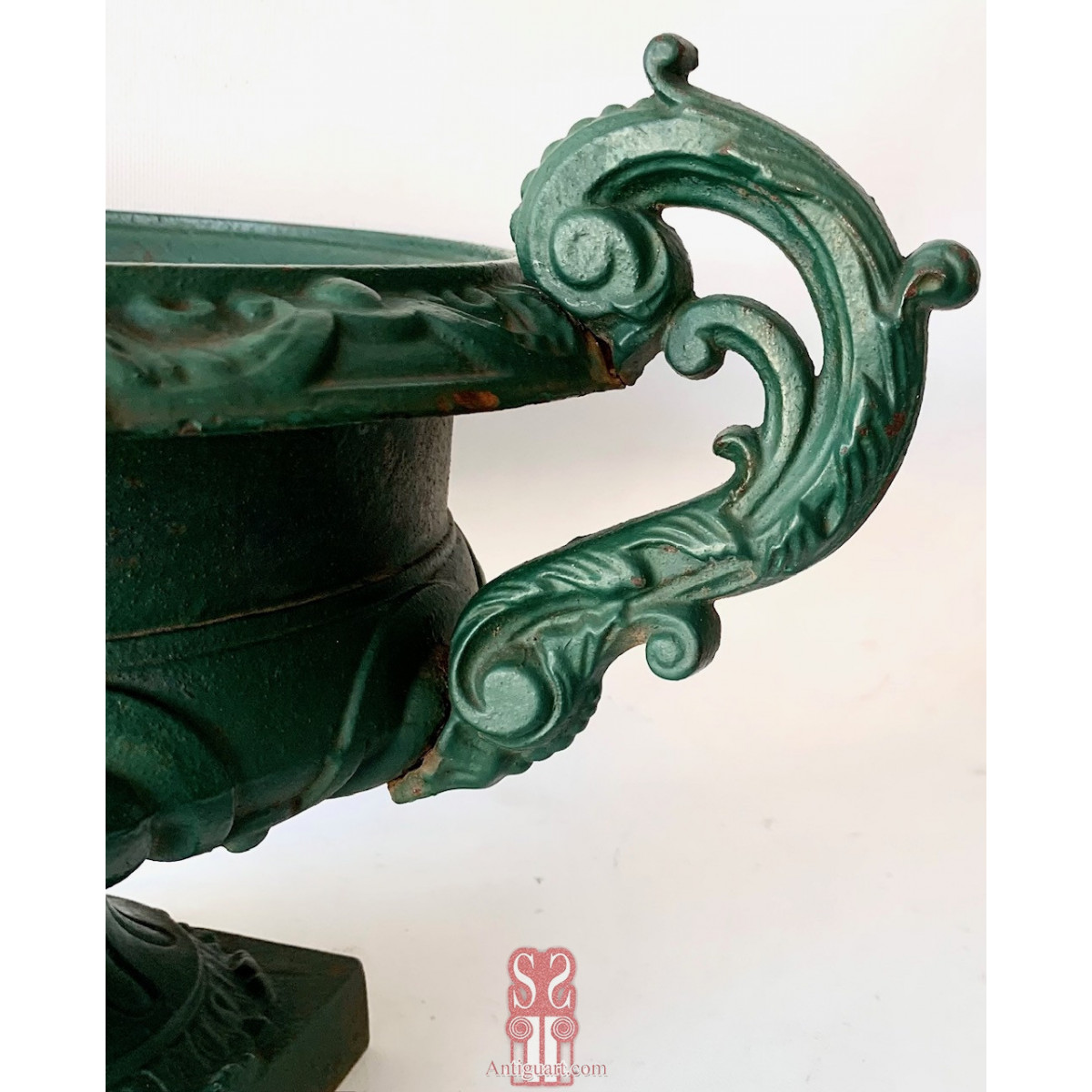 Pareja de copas de hierro de fundición