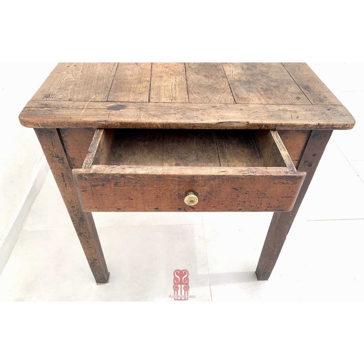 Mesa rustica de comedor, nogal macizo, siglo XIX