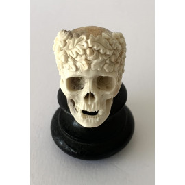 Memento mori, hueso tallado del siglo XIX. 2