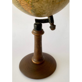 Globo terraqueo Faustino Paluzíe, Barcelona, principios del siglo XX . 2