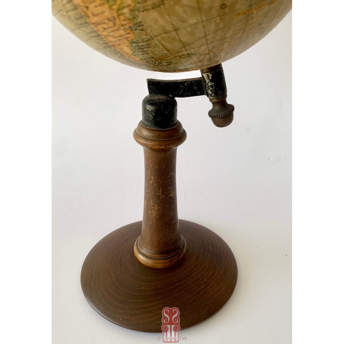 Globo terraqueo Faustino Paluzíe, Barcelona, principios del siglo XX .