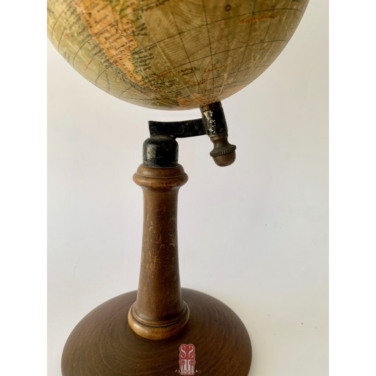 Globo terraqueo Faustino Paluzíe, Barcelona, principios del siglo XX .