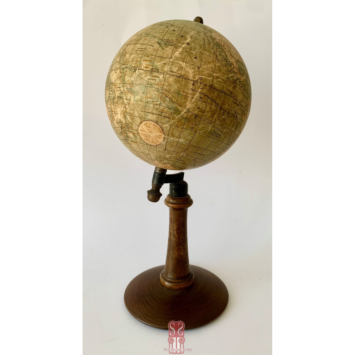 Globo terraqueo Faustino Paluzíe, Barcelona, principios del siglo XX .