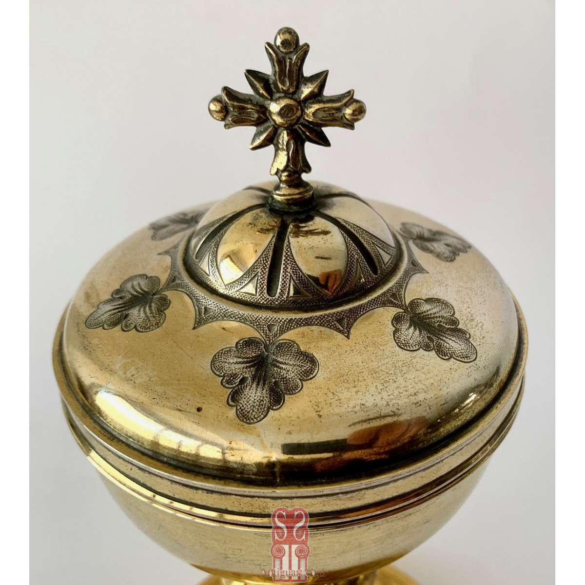 Copón de plata del siglo XIX.