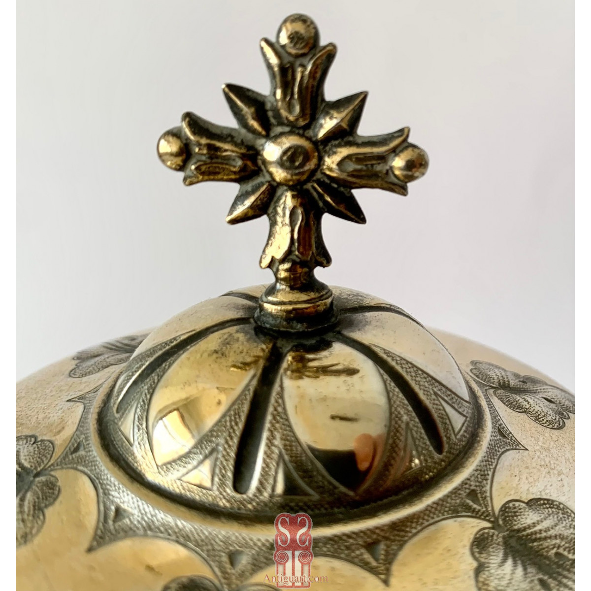 Copón de plata del siglo XIX.