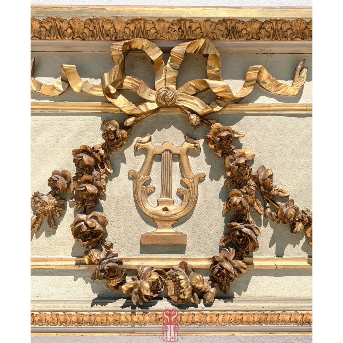 Espejo de grandes dimensiones del siglo XIX