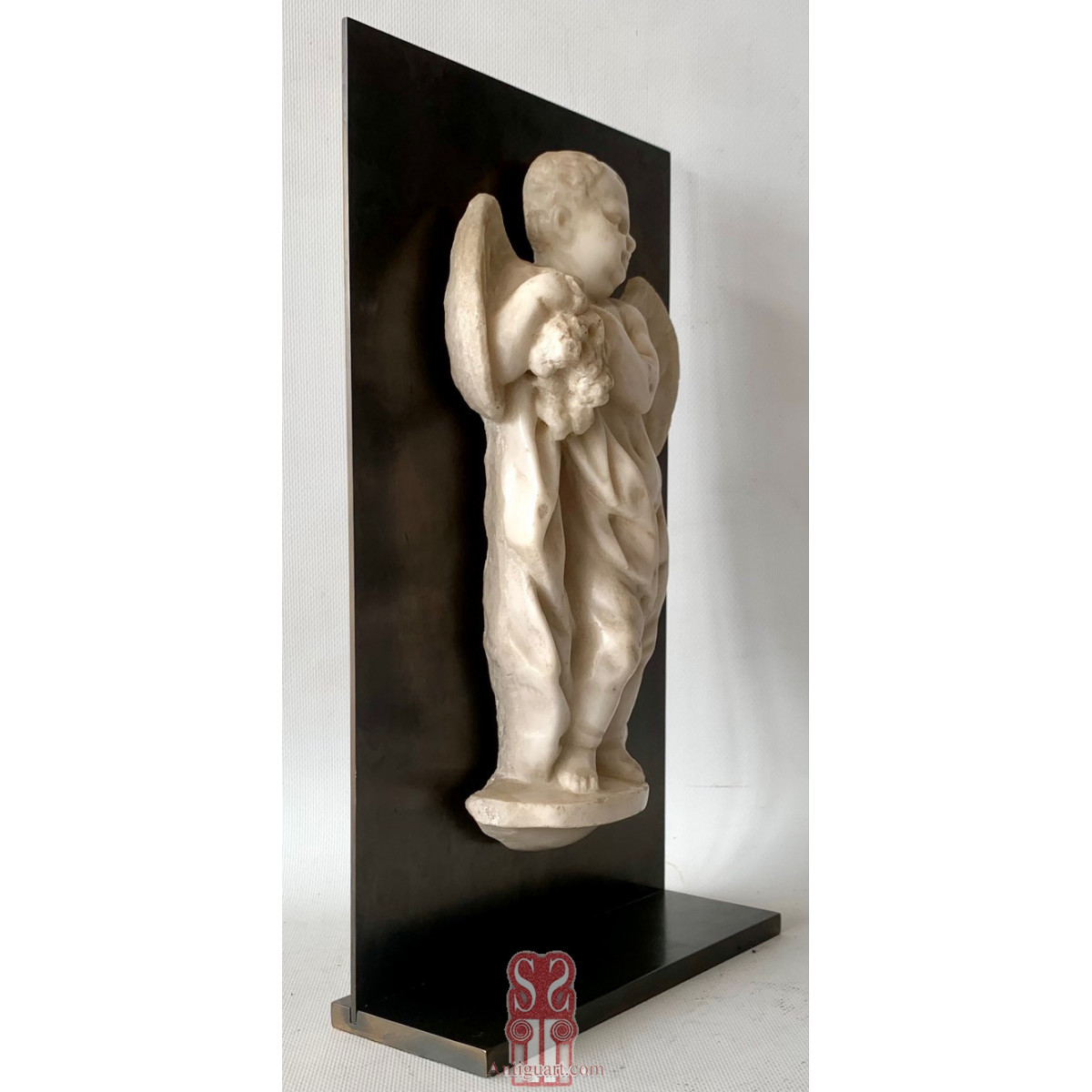 Angel de mármol blanco, Italia siglo finales del XVIII