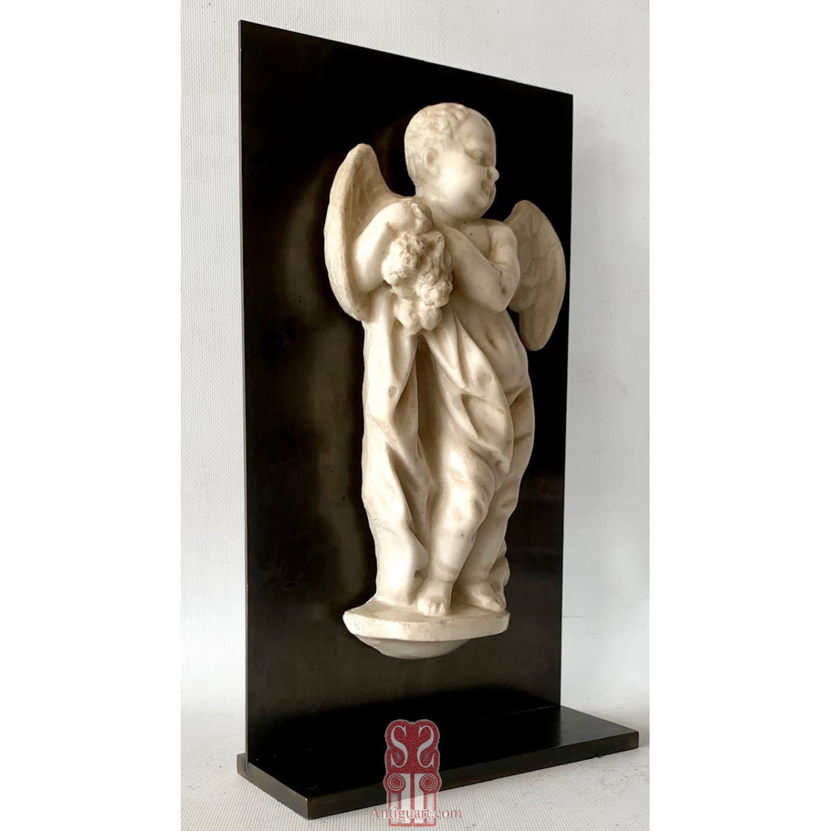 Angel de mármol blanco, Italia siglo finales del XVIII