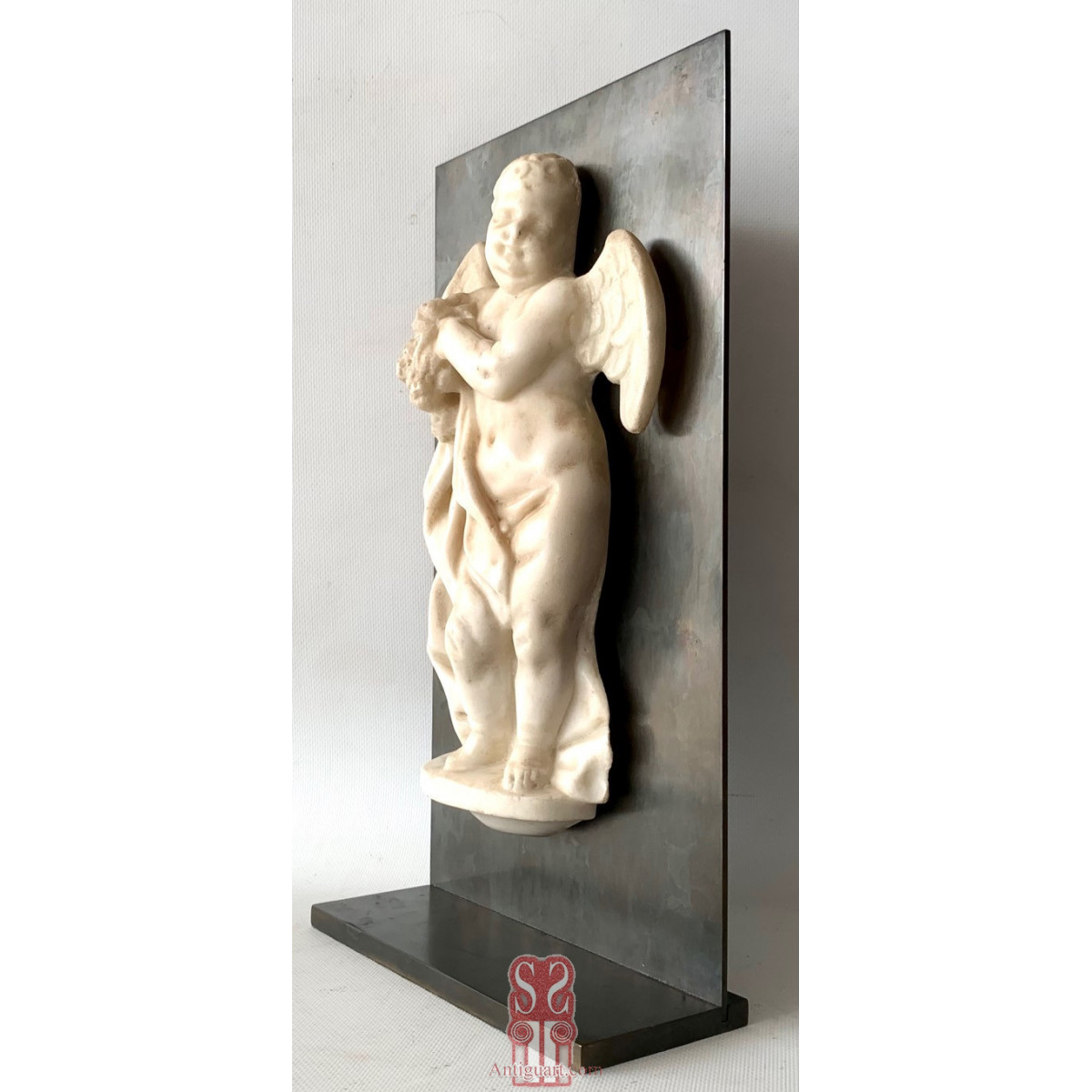 Angel de mármol blanco, Italia siglo finales del XVIII