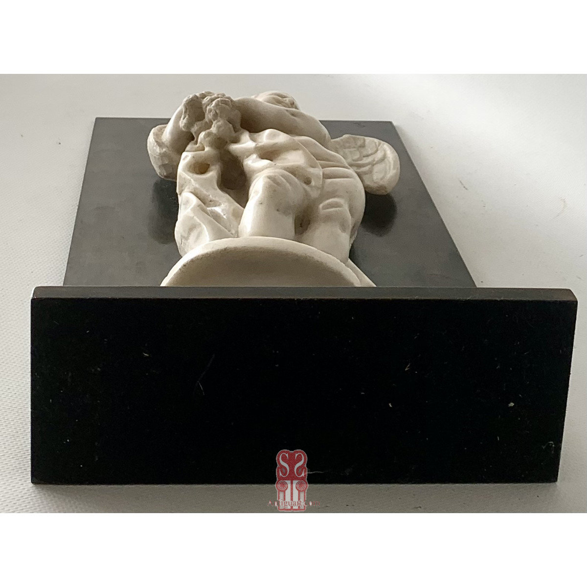 Angel de mármol blanco, Italia siglo finales del XVIII