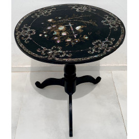 Round table wood with mother-of-pearl, 19th. 2