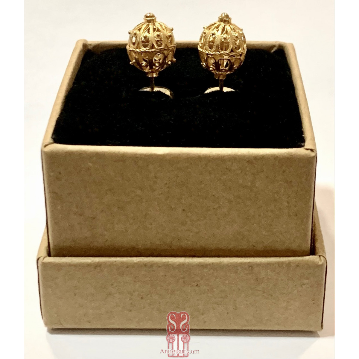 Pendientes en filigrana de plata dorada, Siglo XIX.