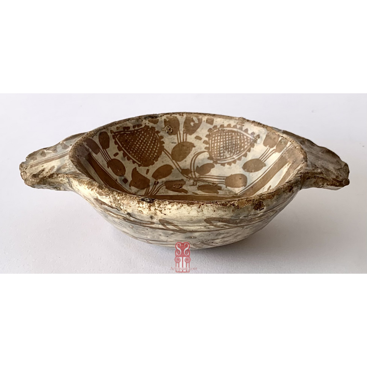 Escudella valenciana Manises, cerámica de reflejo metálico, del siglo XVI. 