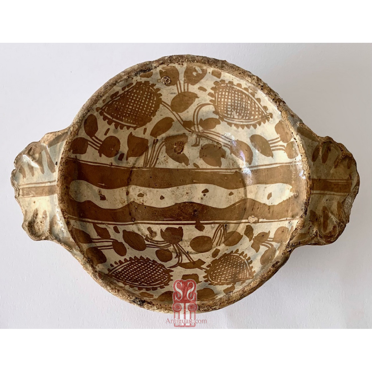 Escudella valenciana Manises, cerámica de reflejo metálico, del siglo XVI. 