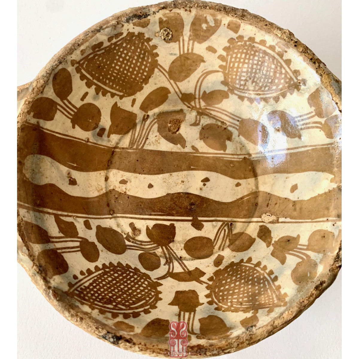 Escudella valenciana Manises, cerámica de reflejo metálico, del siglo XVI. 