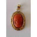 Colgante de coral rojo tallado con perfil de mujer, siglo XIX,