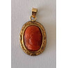 Colgante de coral rojo tallado con perfil de mujer, siglo XIX,
