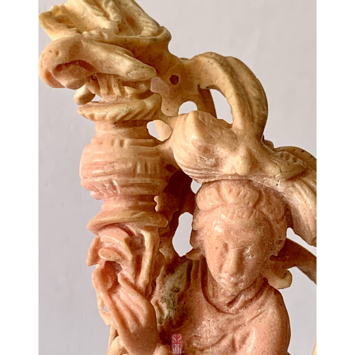 Figura china de coral, principio del siglo XX (1900-1920).