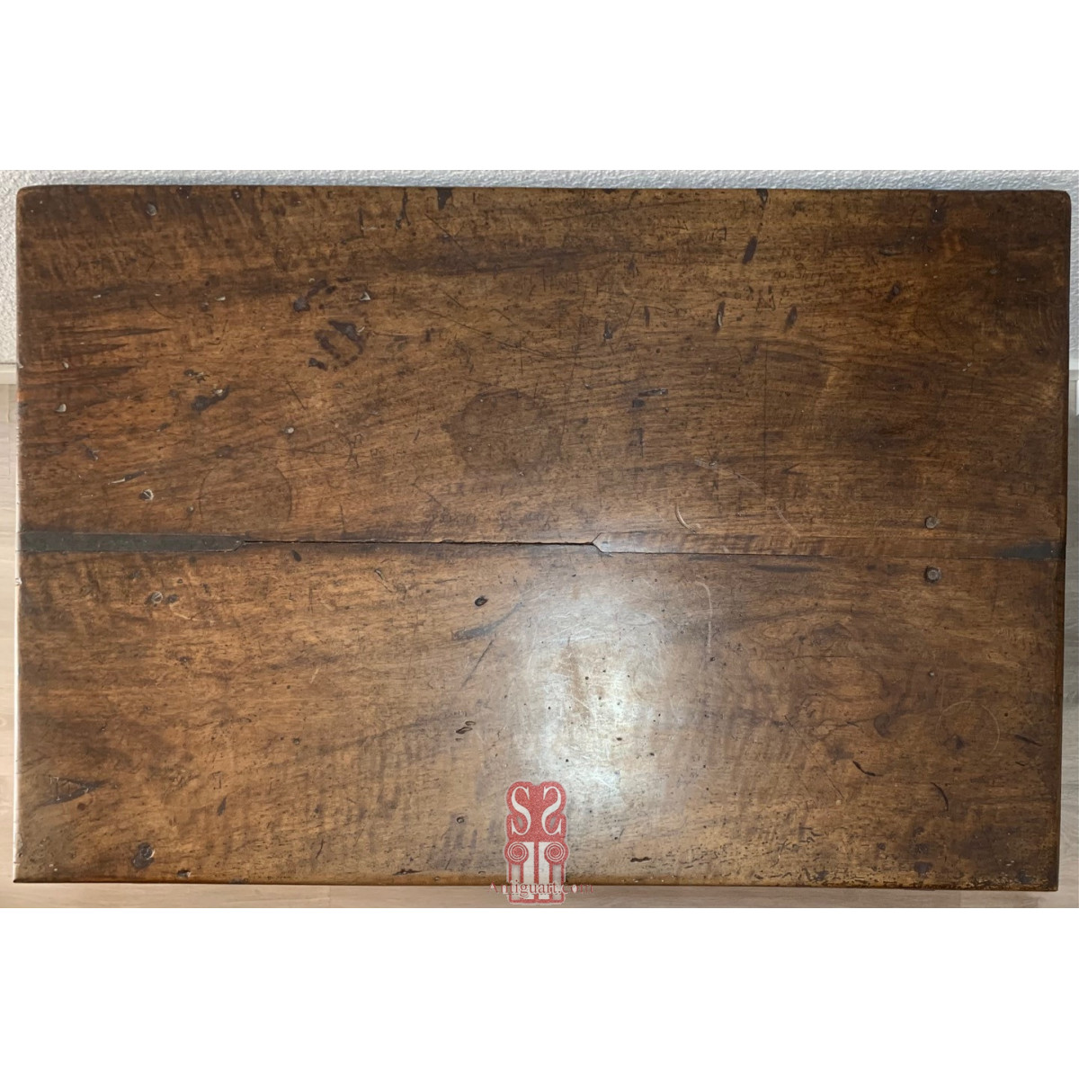 Mesa frailera de nogal del siglo XVIII.