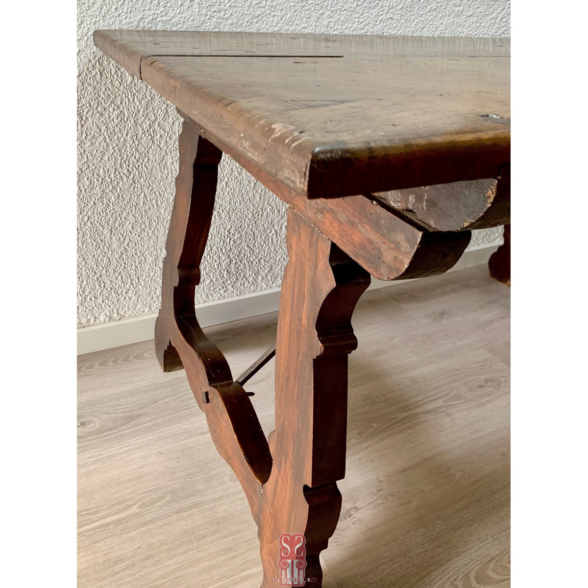 Mesa frailera de nogal del siglo XVIII.