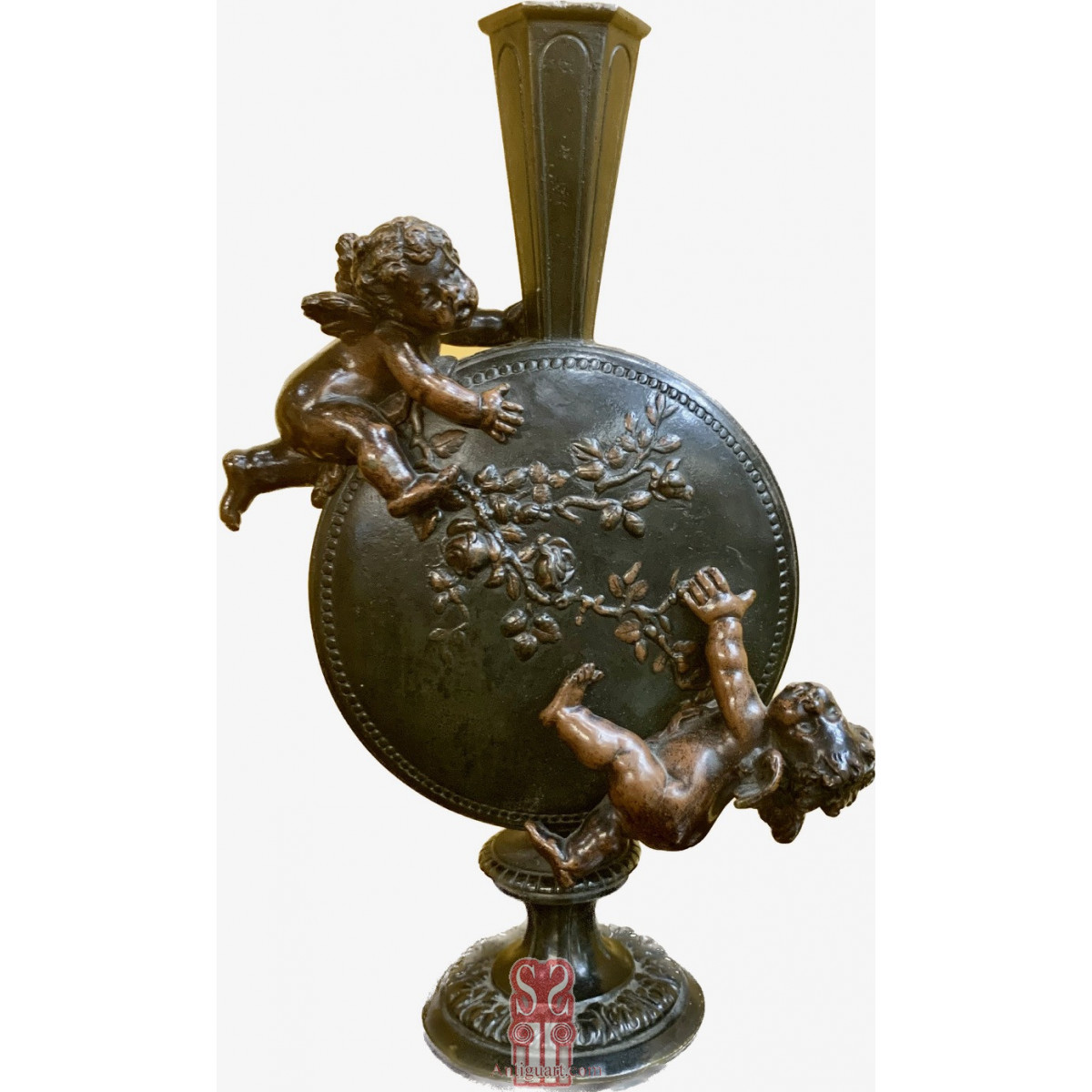 vaso di bronzo del XIX secolo.