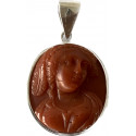 Ciondolo cammeo di corallo rosso dell'800
