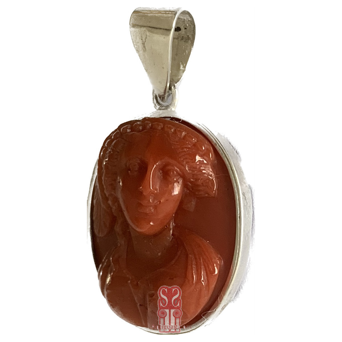 Ciondolo cammeo di corallo rosso dell'800