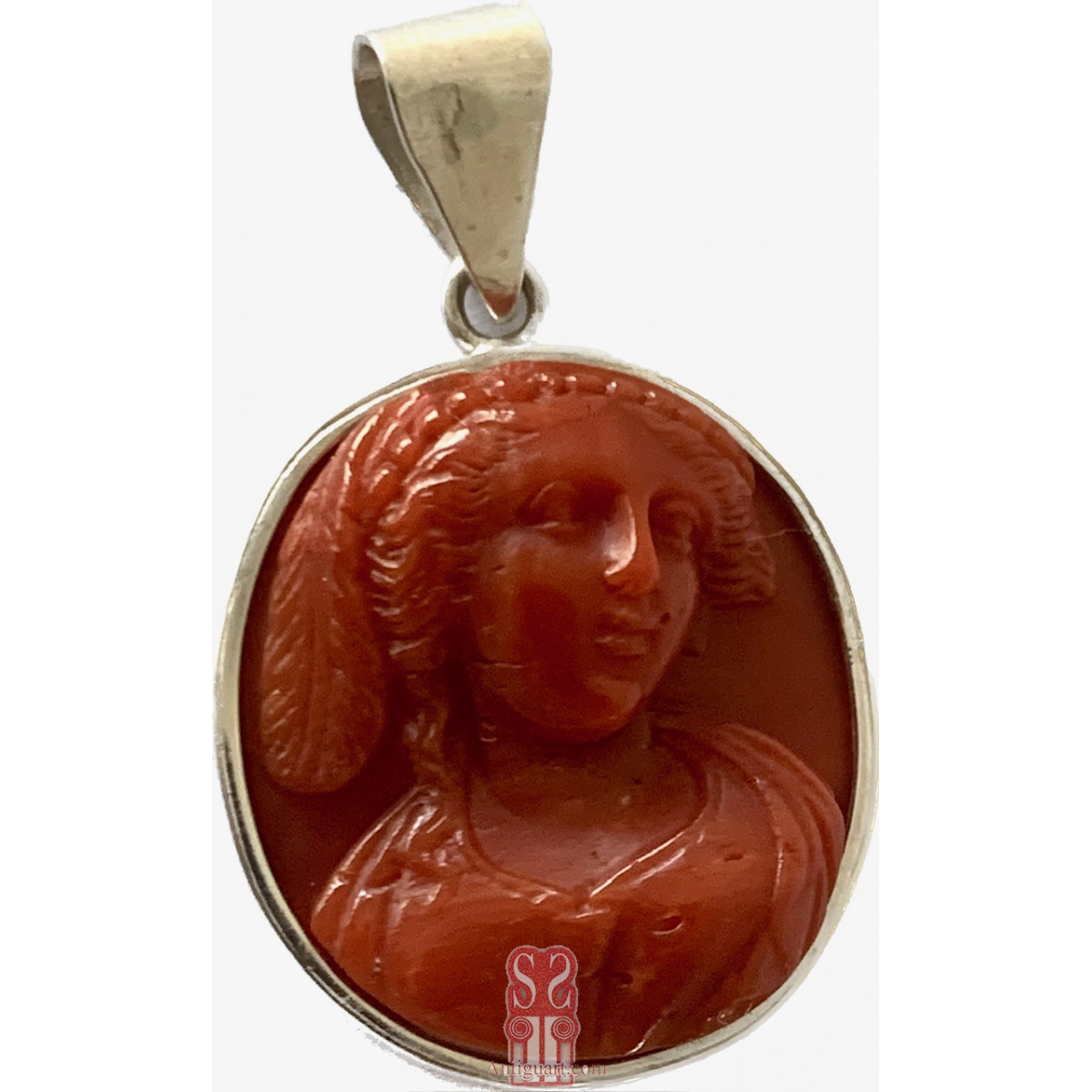 Ciondolo cammeo di corallo rosso dell'800