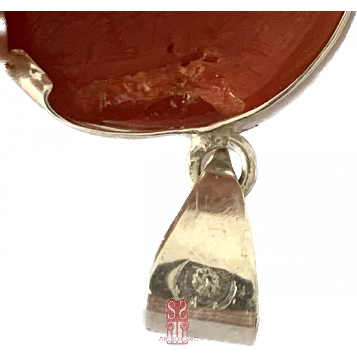 Ciondolo cammeo di corallo rosso dell'800