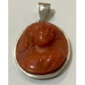 Ciondolo cammeo di corallo rosso dell'800