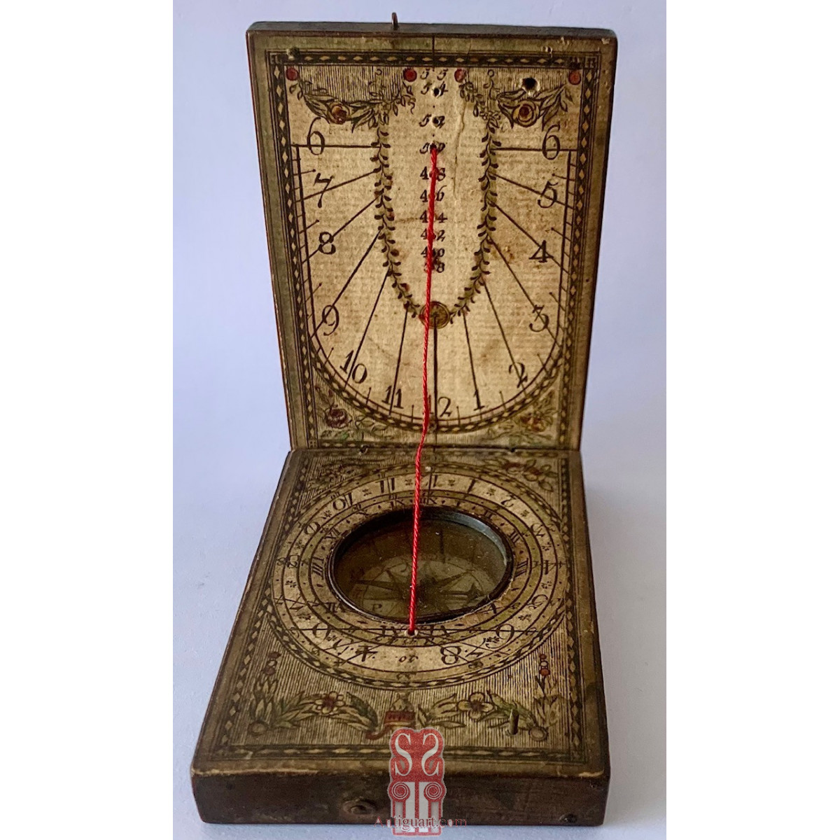 Reloj solar y brújula meridiana del siglo XVIII.