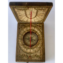 Reloj solar y brújula meridiana del siglo XVIII.