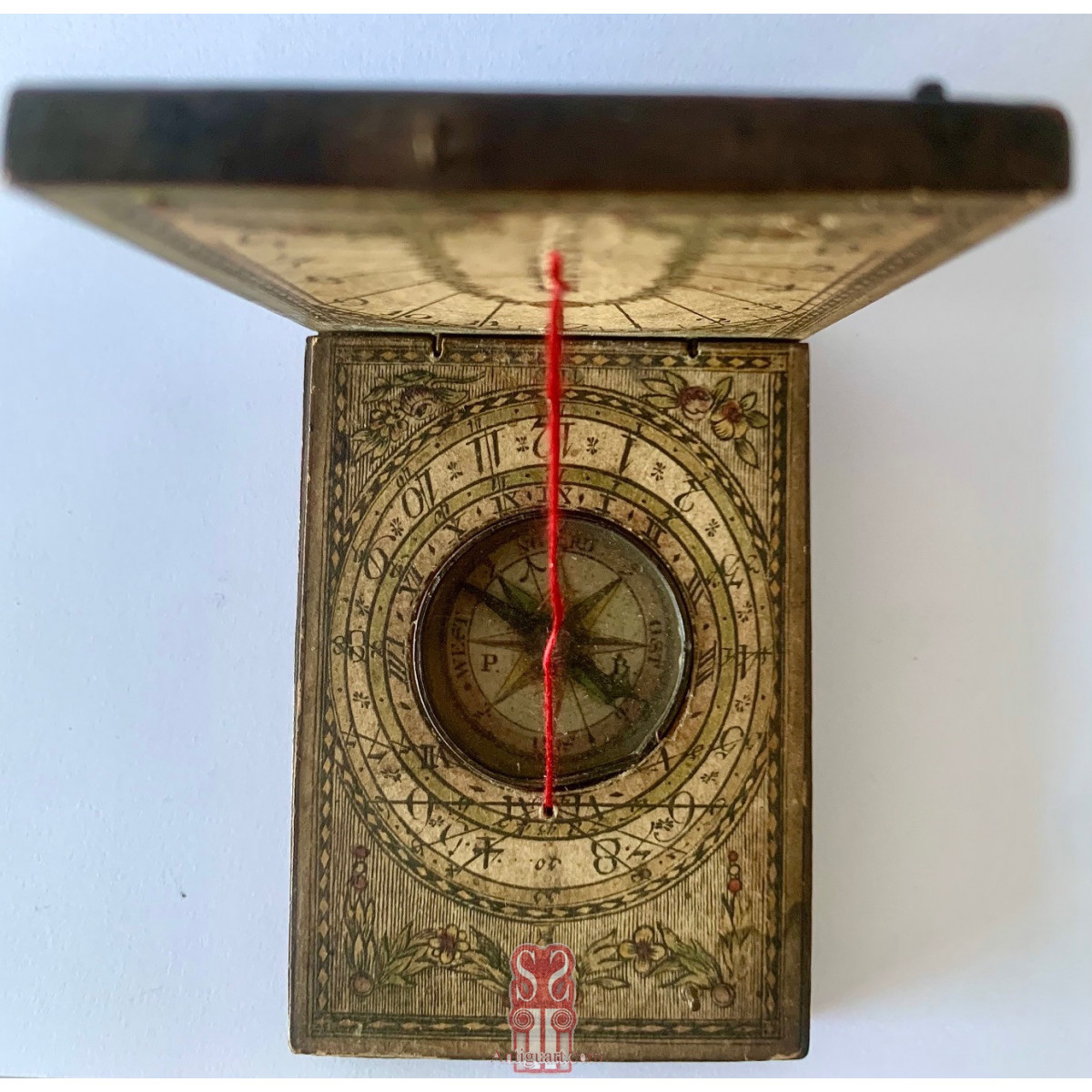 Reloj solar y brújula meridiana del siglo XVIII.