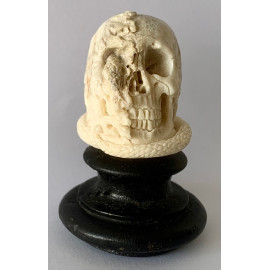 Memento mori de hueso tallado, siglo XIX.