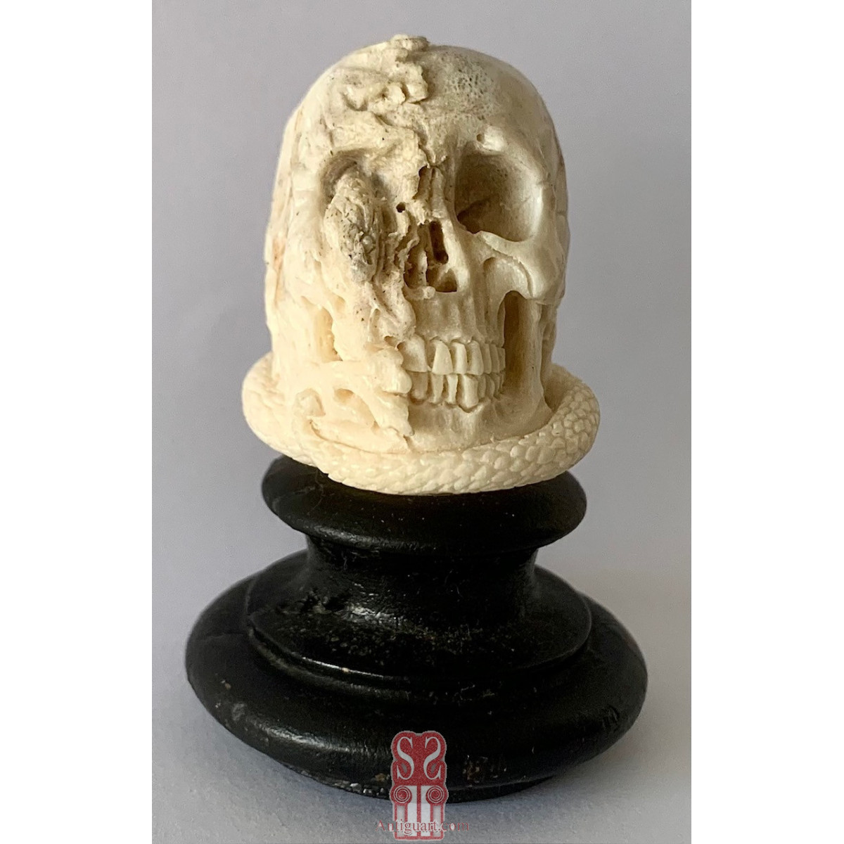 Memento mori de hueso tallado, siglo XIX.