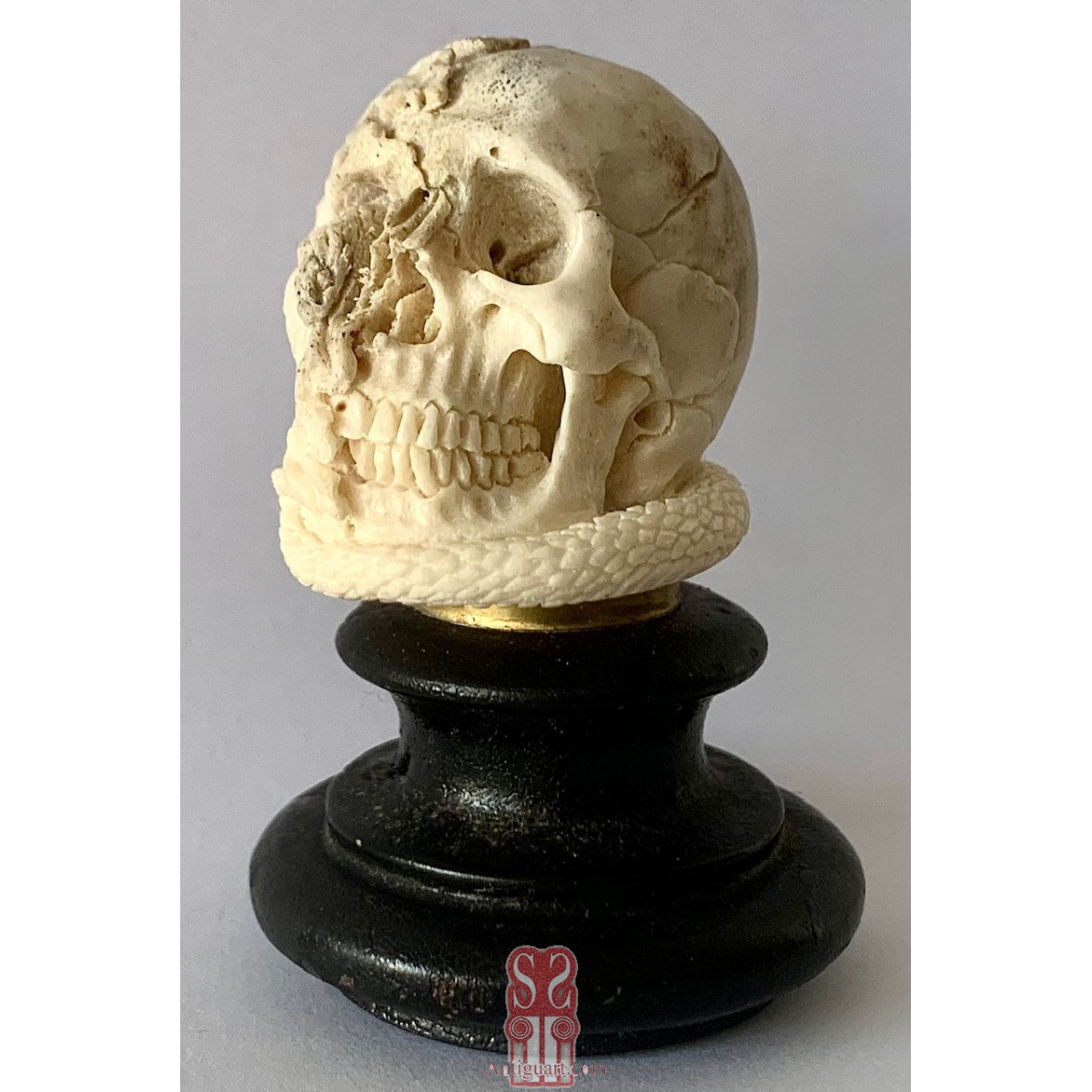 Memento mori de hueso tallado, siglo XIX.