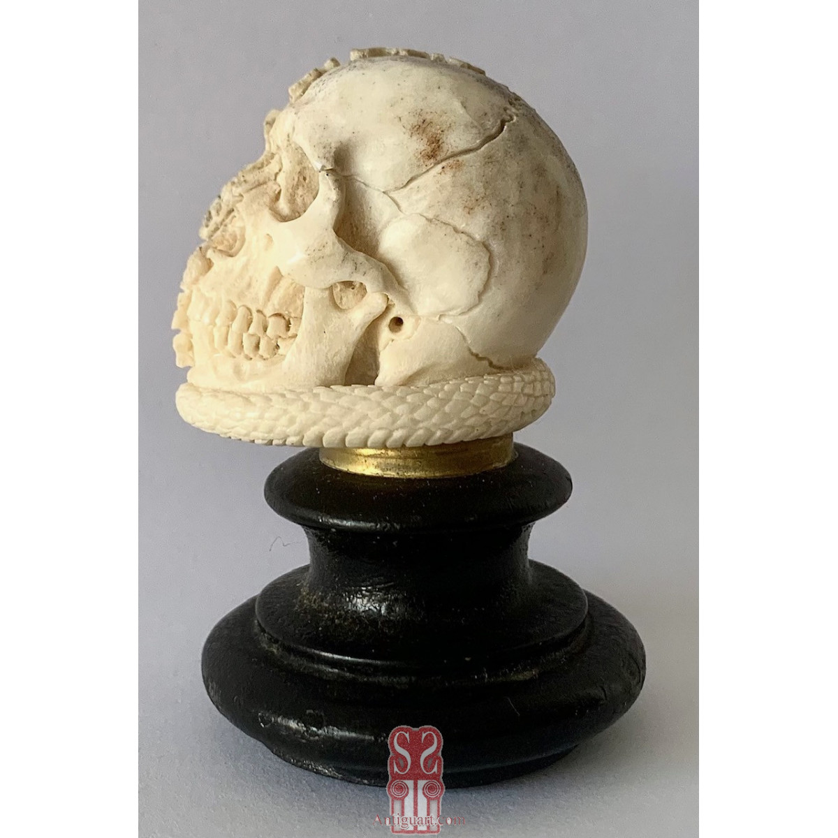 Memento mori de hueso tallado, siglo XIX.