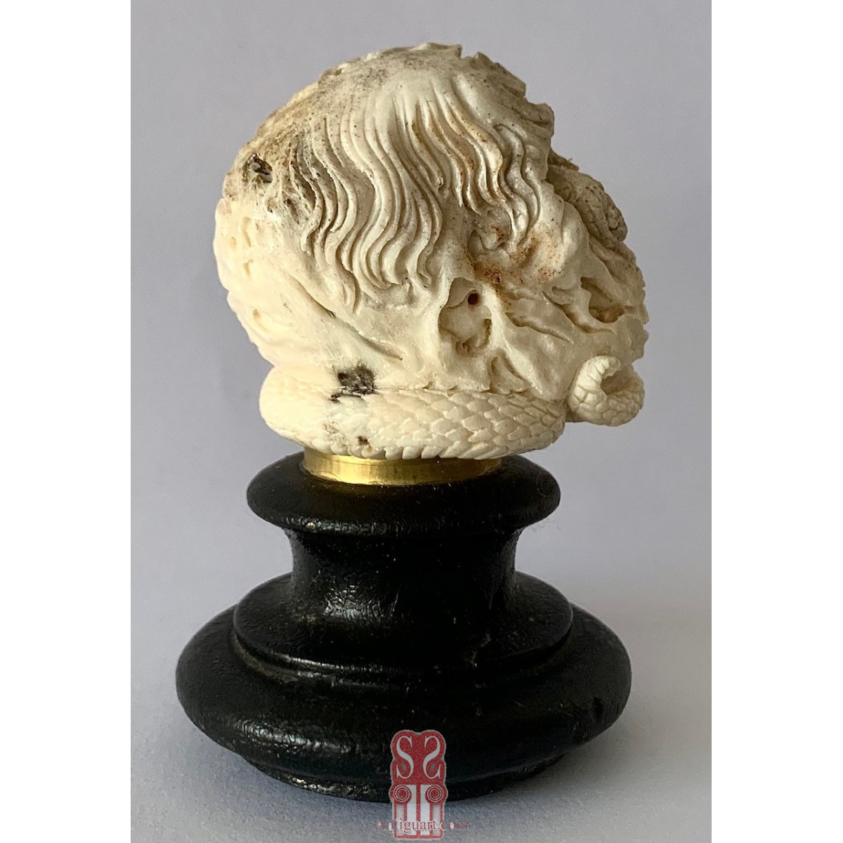 Memento mori de hueso tallado, siglo XIX.