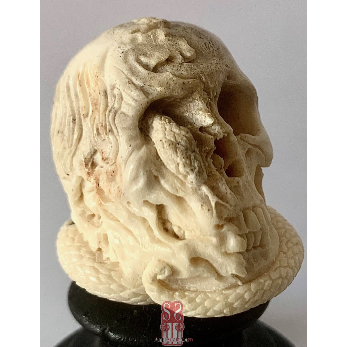 Memento mori de hueso tallado, siglo XIX.