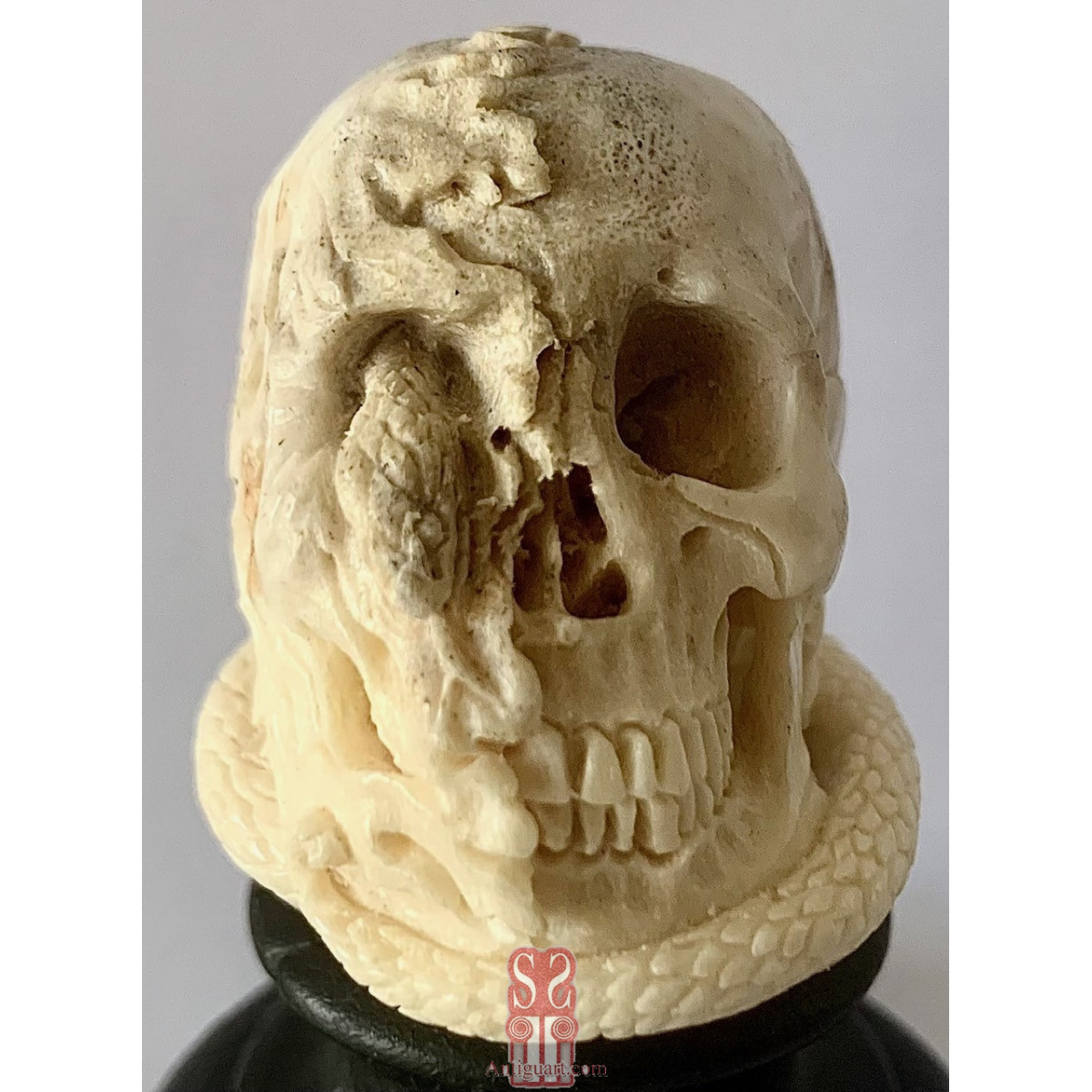 Memento mori de hueso tallado, siglo XIX.