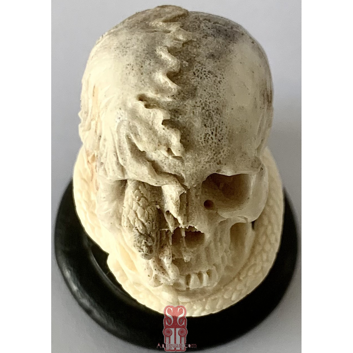 Memento mori de hueso tallado, siglo XIX.