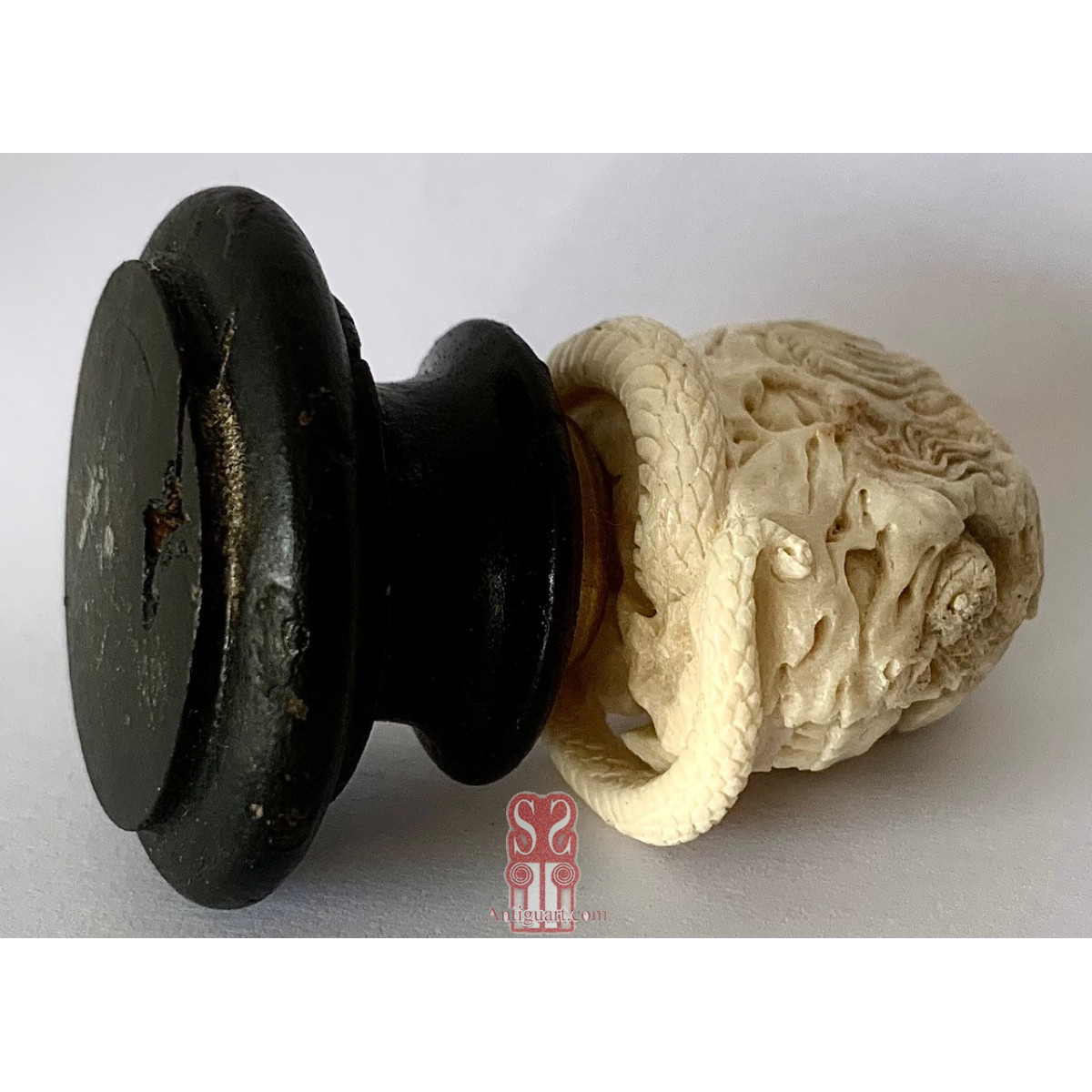 Memento mori de hueso tallado, siglo XIX.