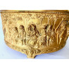 Caja joyero de bronce, escenas en bajo relieve, 1900 circa.