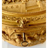 Caja joyero de bronce, escenas en bajo relieve, 1900 circa.